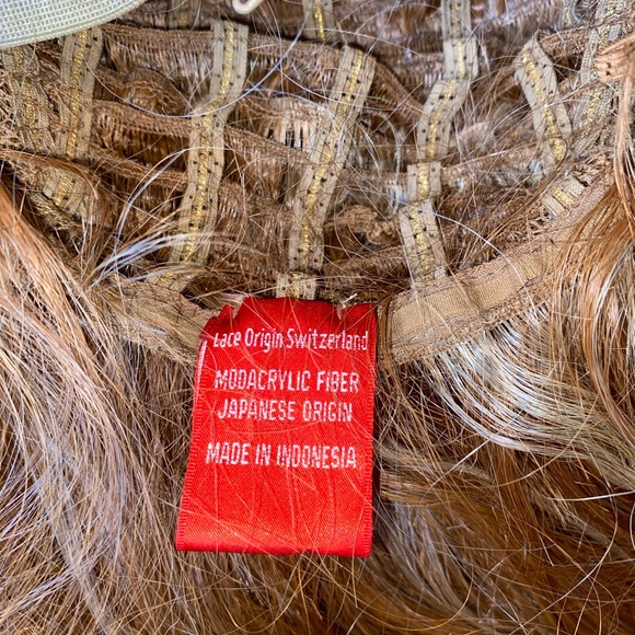 Used Lace Honey Blonde Wavy Wig - Picture 15 of 16